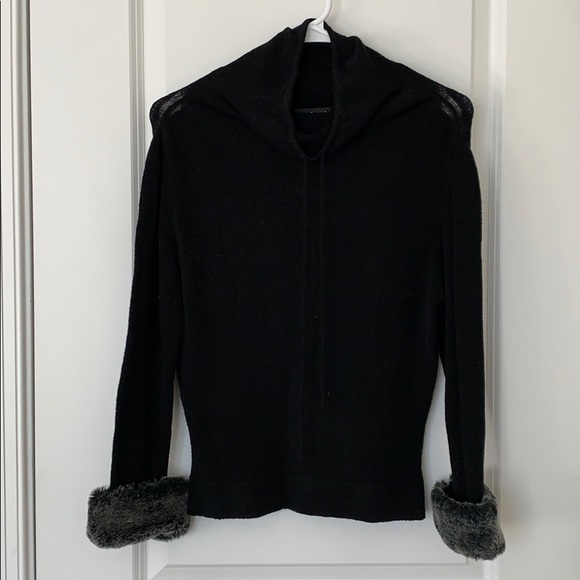 Y2K Bebe sweater w/ faux fur detachable cuffs - Picture 3 of 9